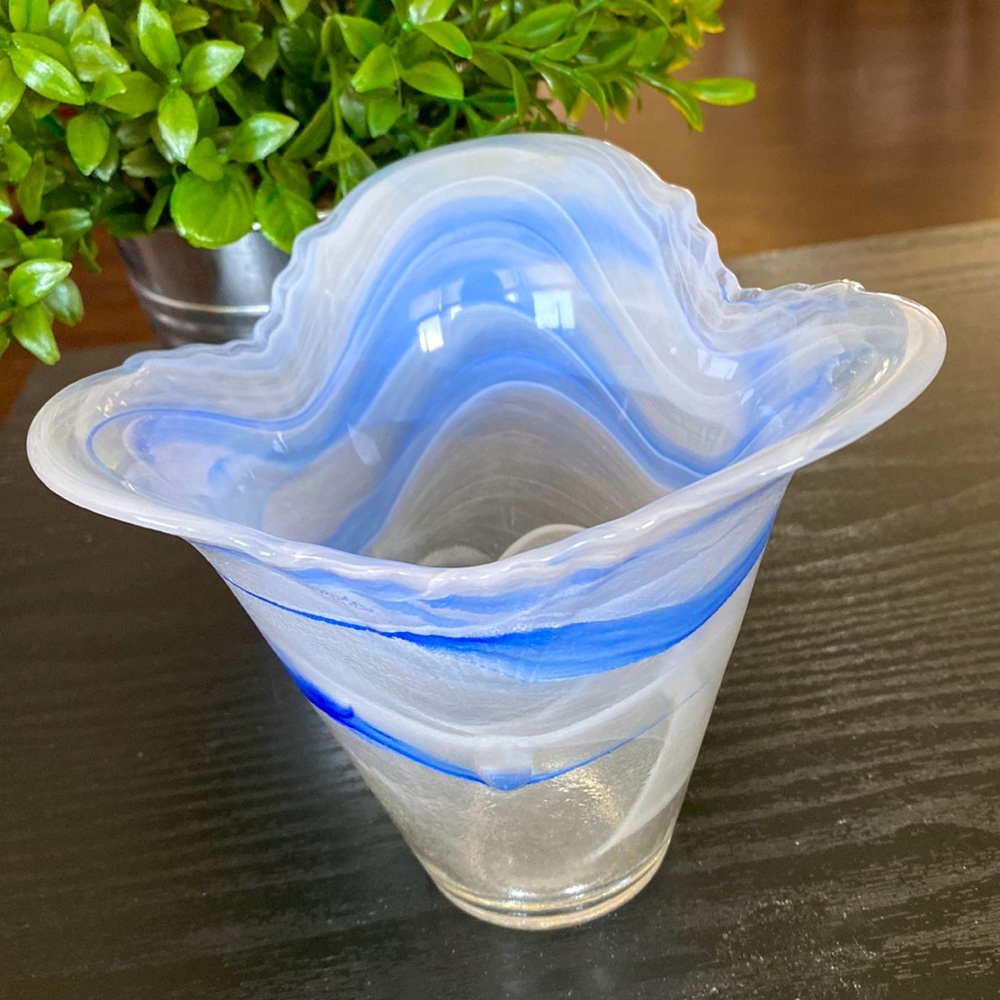Beautiful Blue & White Home Decor Art Glass Swirled Vase